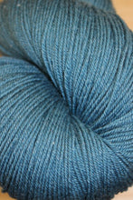 Load image into Gallery viewer, Kokadjo Superwash Wool and Silk