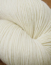 Load image into Gallery viewer, Kokadjo Superwash Wool and Silk